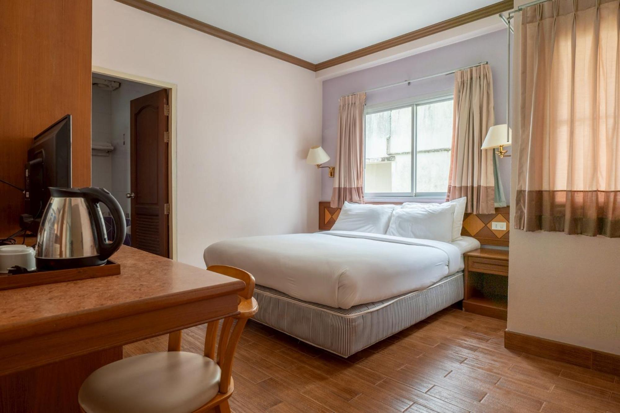 River Hotel