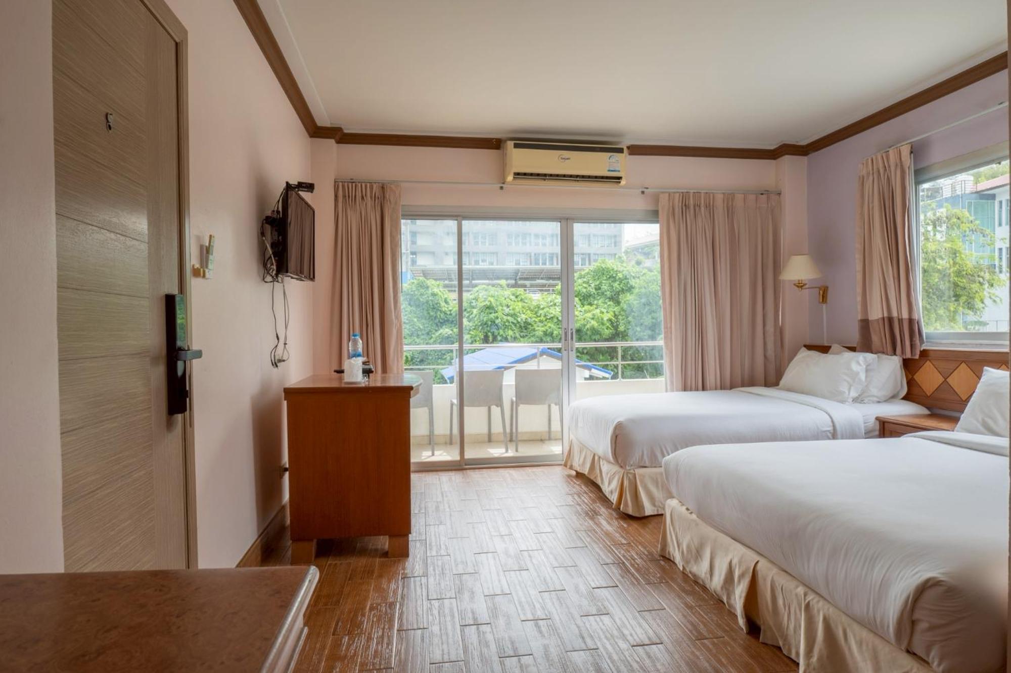 River Hotel 2*